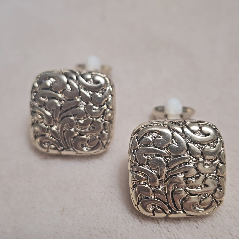 Vintage Fashion Clip Earrings with Filigree Design